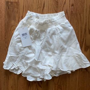 Ruffled white shorts